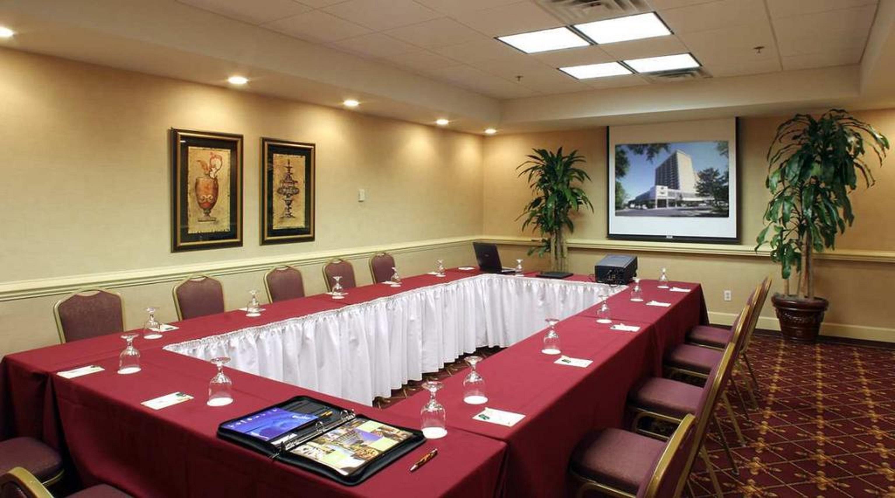 Doubletree By Hilton Hotel Tallahassee Bagian luar foto